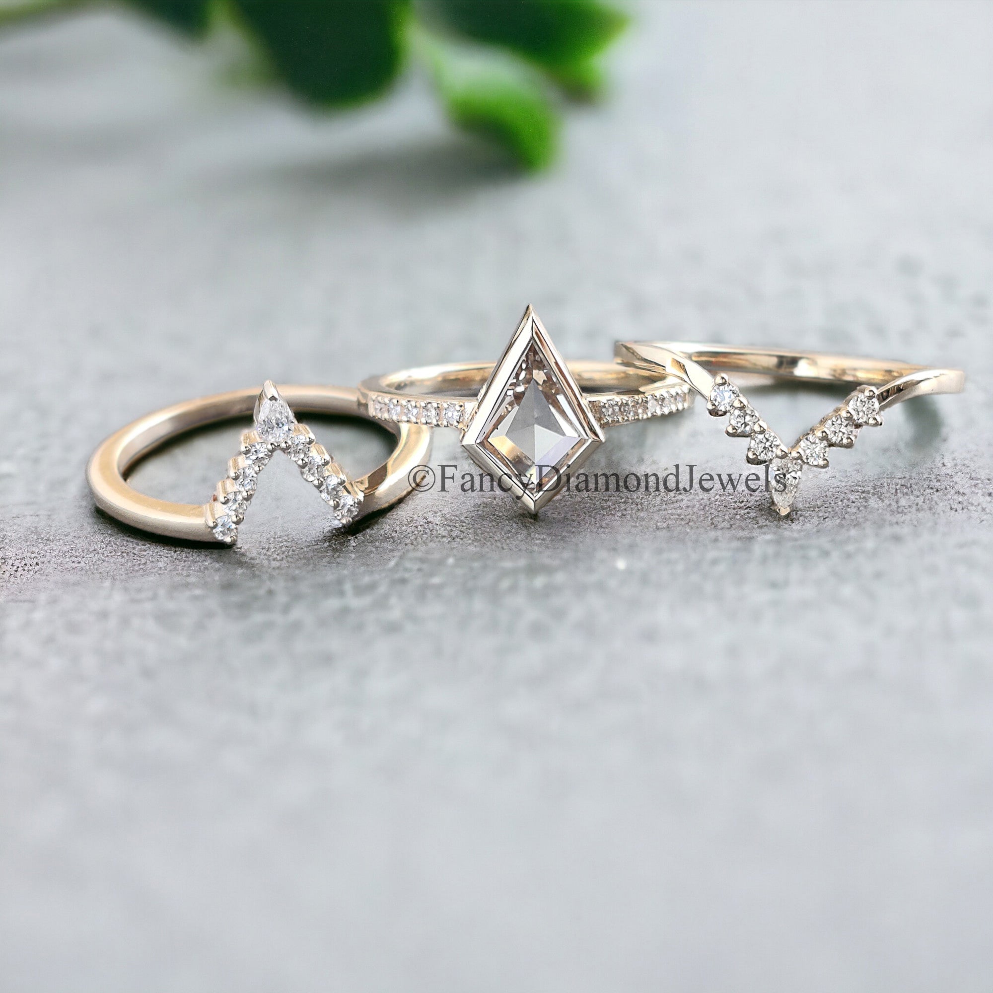 Vintagae Kite Cut Moissanite Engagement Ring Set Yellow Gold Round Cut Chevron Wedding Ring Pear Cut Curved Band Promise Bridal Set FD106