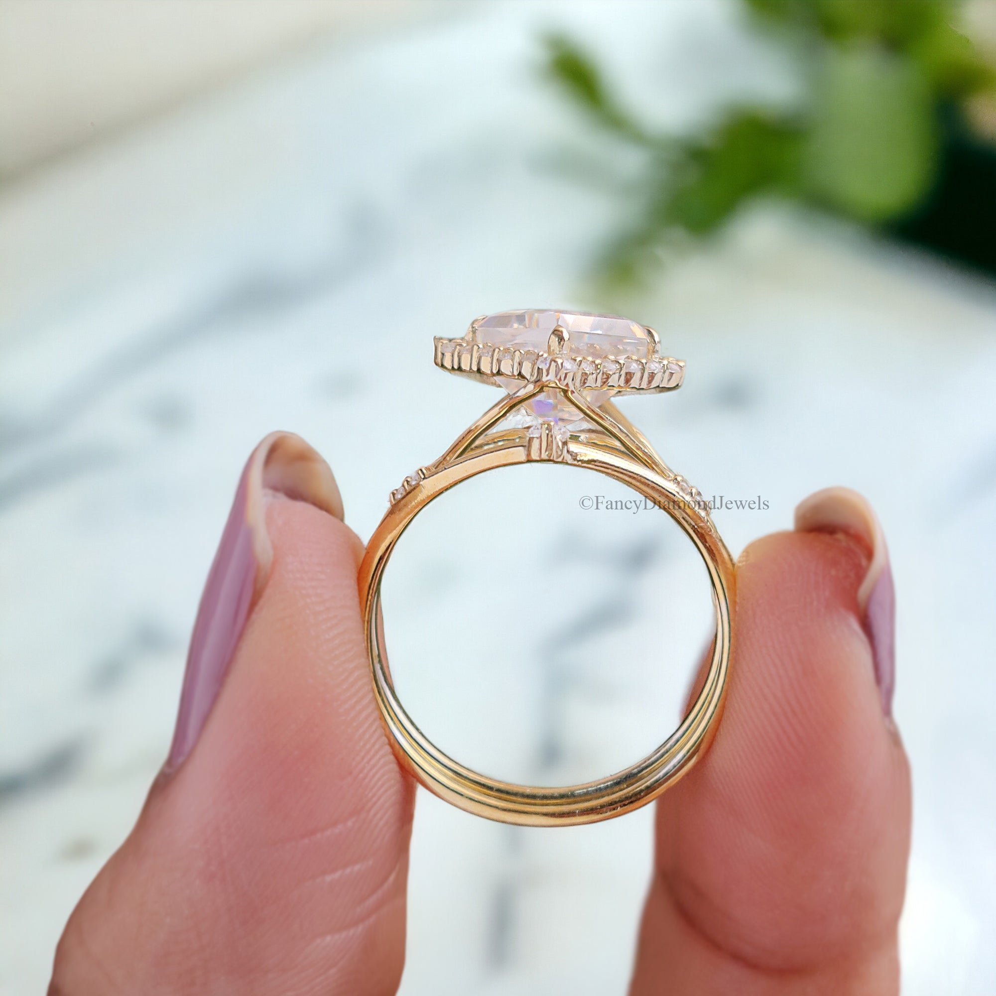 Vintagae Kite Cut Moissanite Engagement Ring Set Yellow Gold Round Cut Modern Wedding Ring Unique Engagement Ring Promise Bridal Set FD181