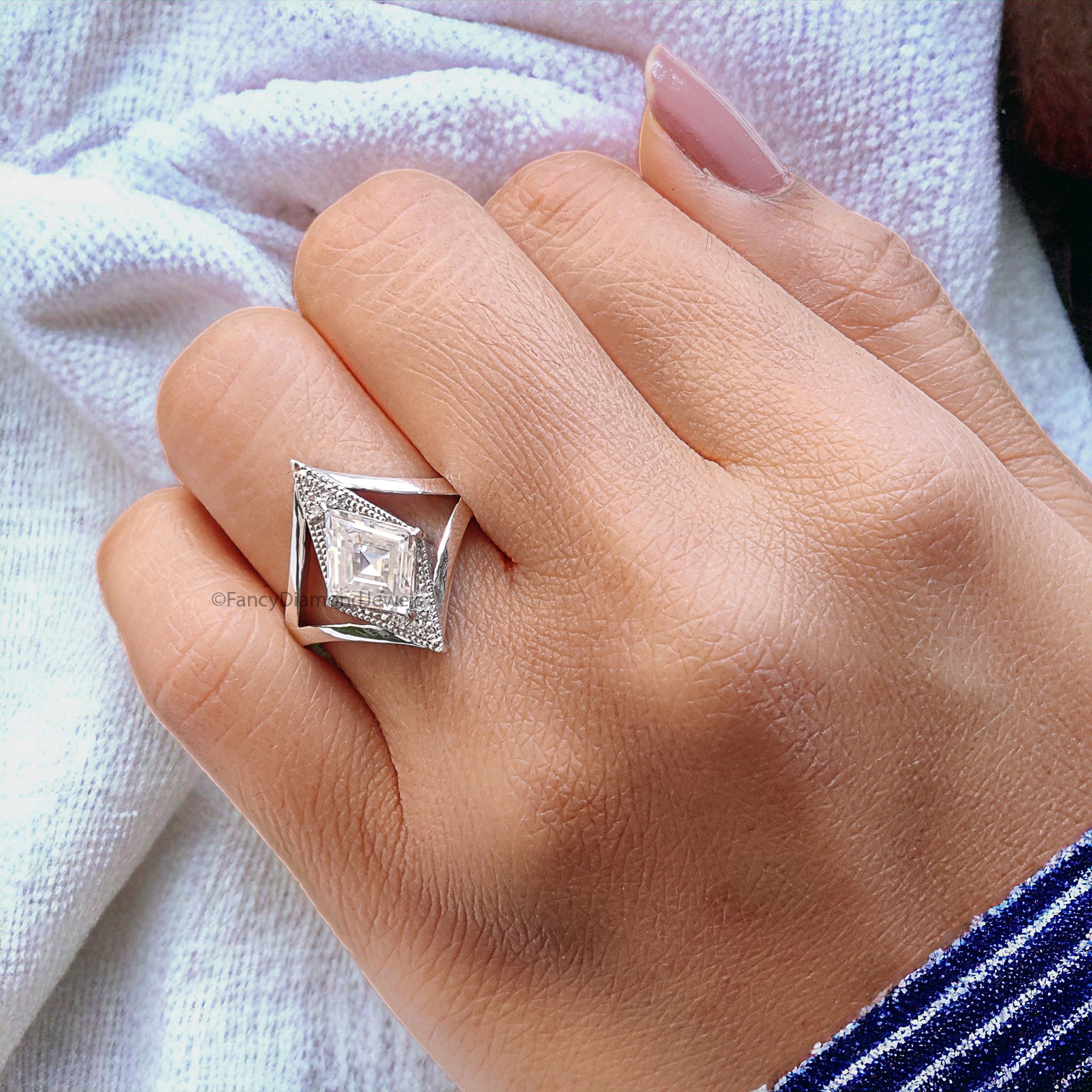1.65 CT Kite Cut Colorless Moissanite Gold Ring Art Deco Vintage Ring Set Anniversary Engagement Bridal Wedding Ring Split Band FD27